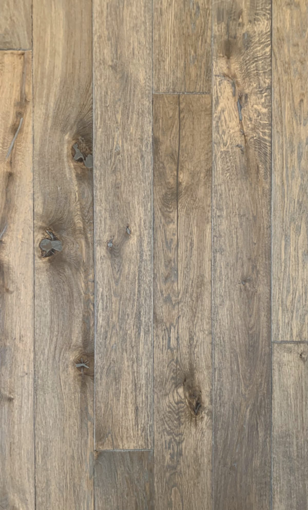 Signature Hardwoods Victorian Collection French Oak Komaco