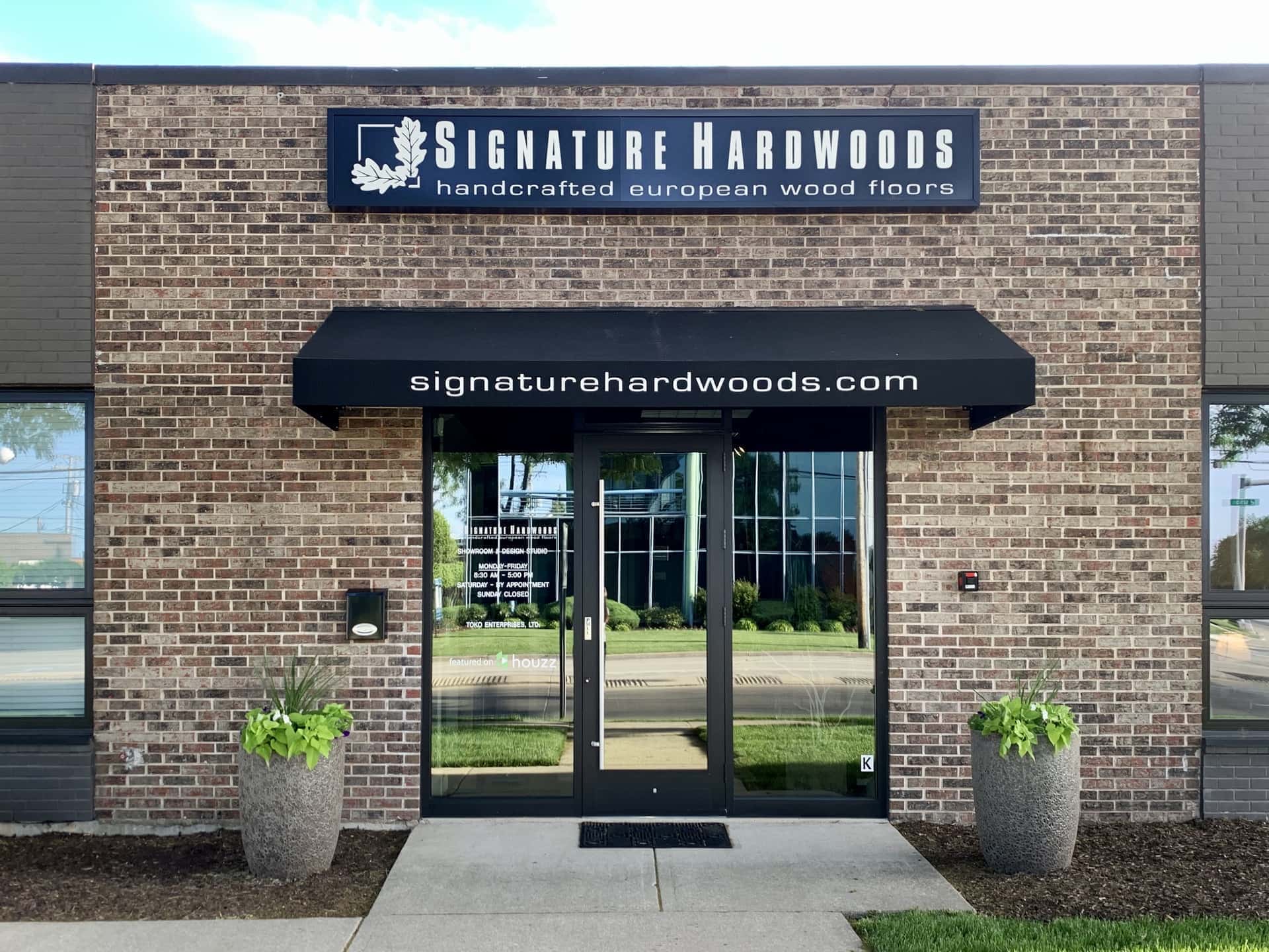 Signature Hardwoods - Showroom Entry Daytime